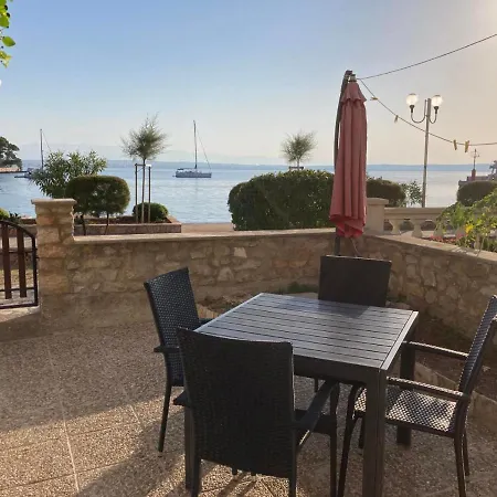 Sea View Apartment *