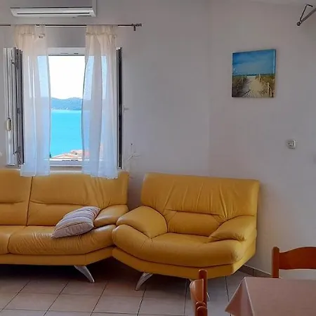 Sea View Apartment *