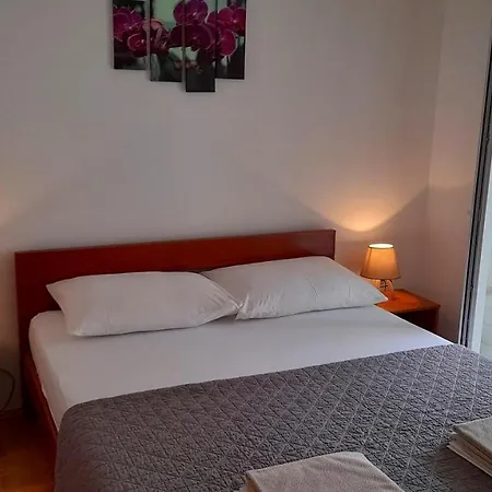 Sea View Apartment *