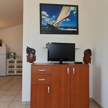 Sea View Apartment *